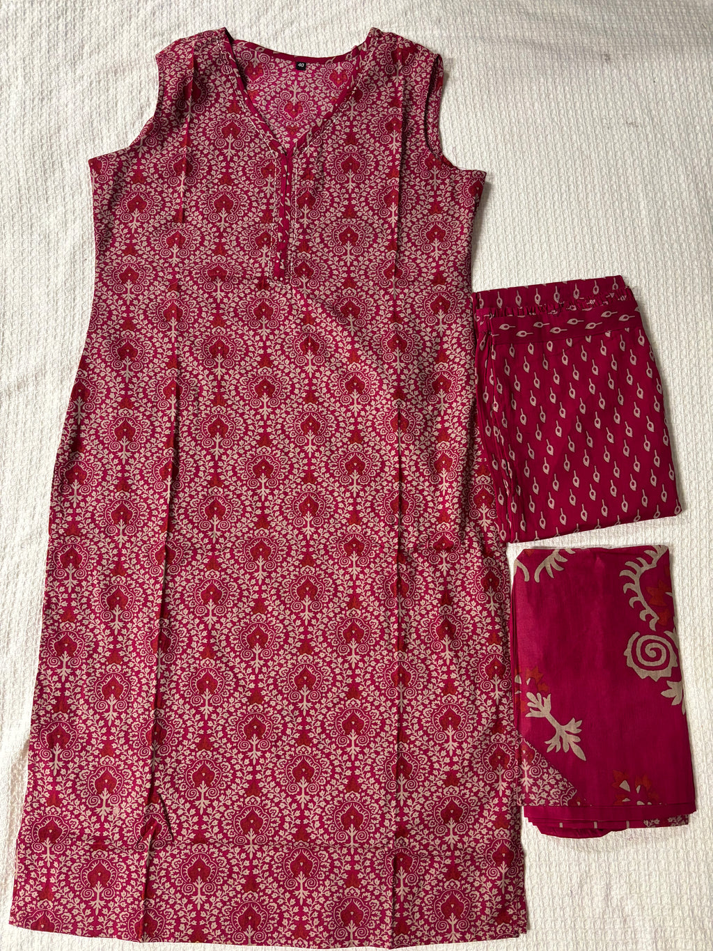 Sleeveless Kurtha Set On Dark Pink Color