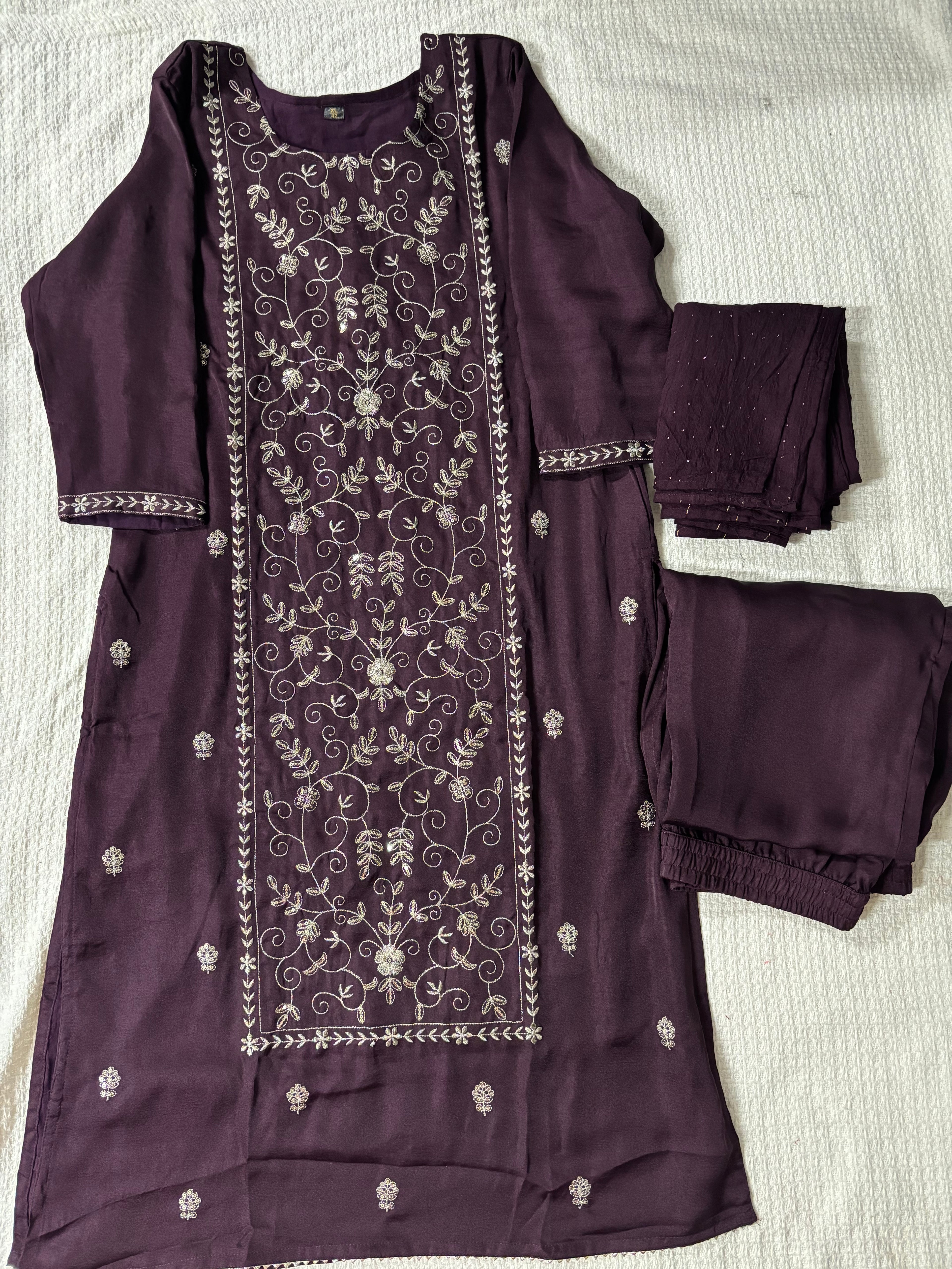 Embroidary silk kurtha set with inner linen