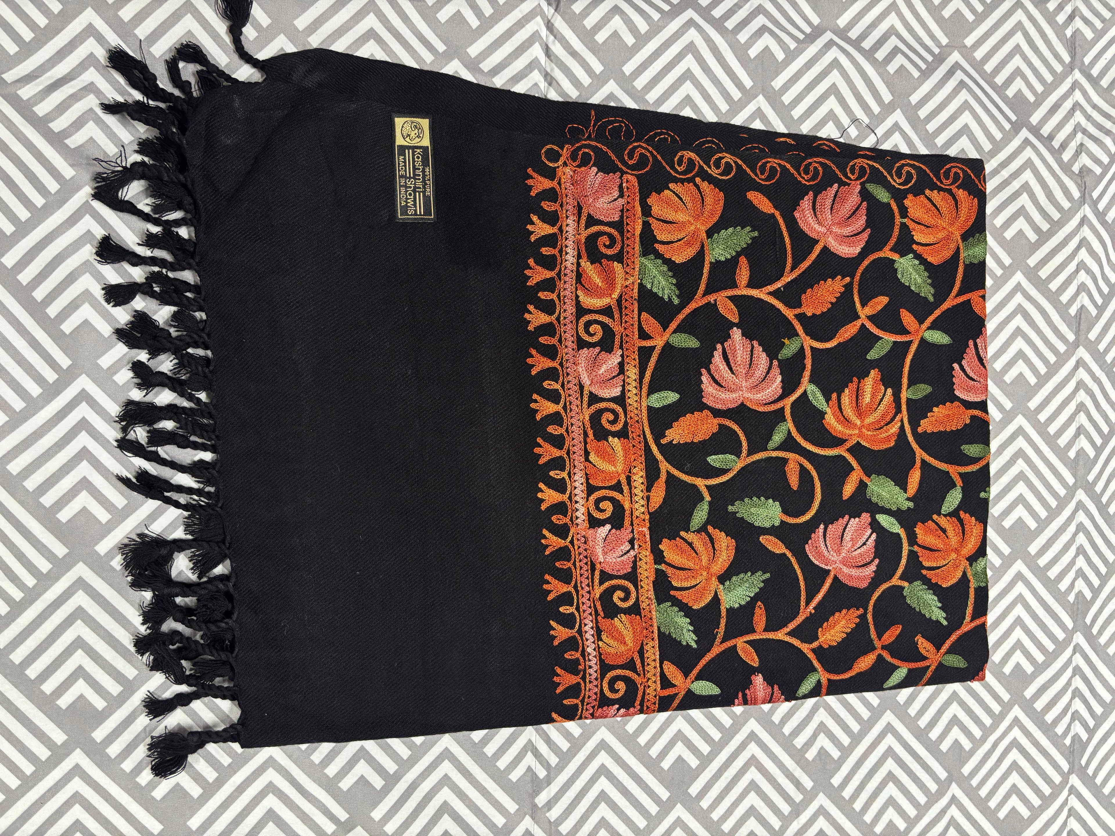 100% Kashmiri Shawl With Heart Shape Floral Pattern