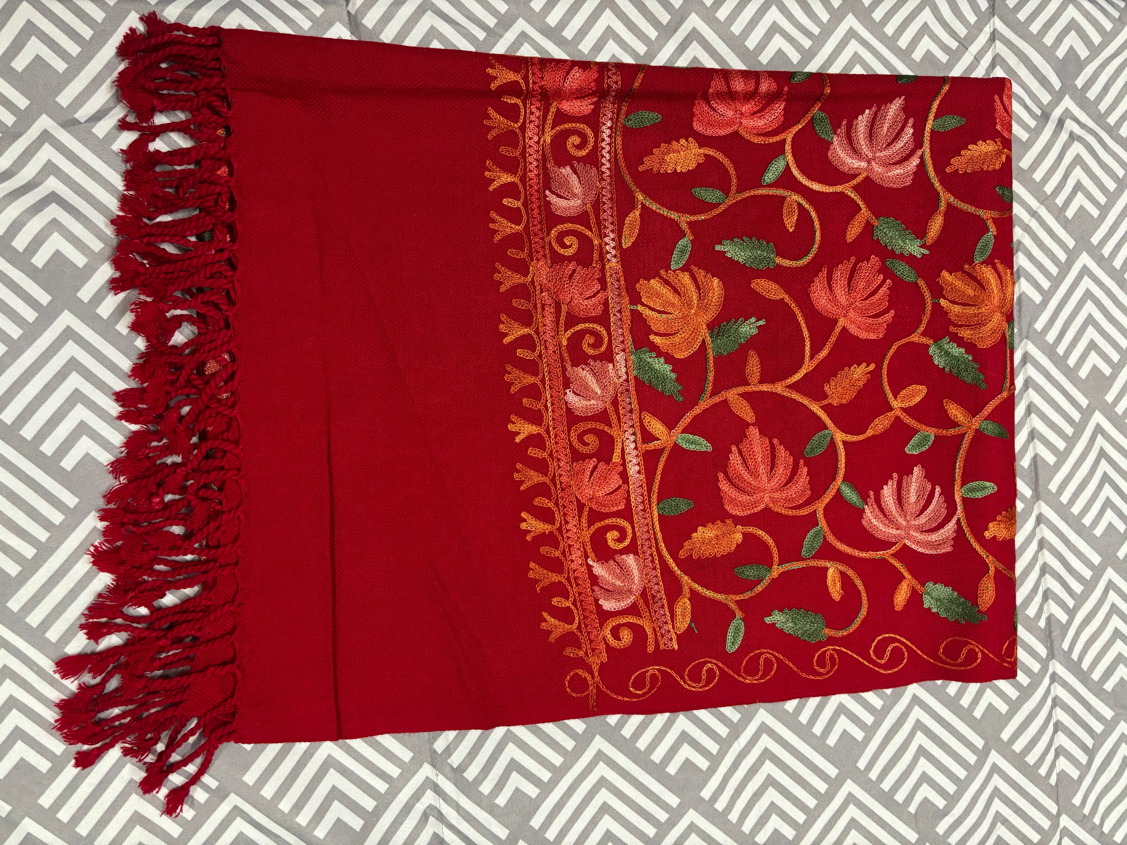 100% Kashmiri Shawl With Heart Shape Floral Pattern