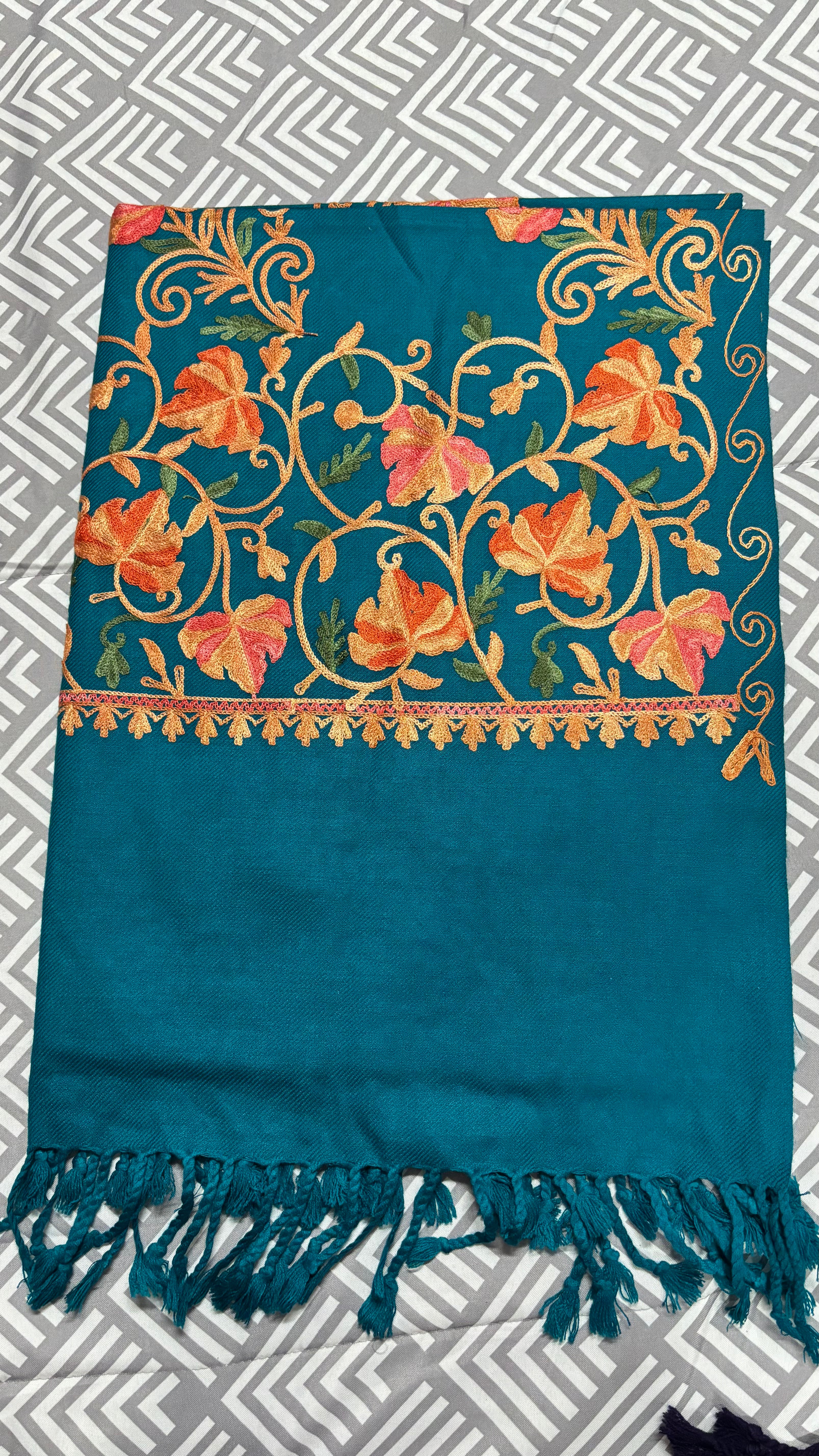 100% Kashmiri Shawl With Heart Shape Floral Pattern