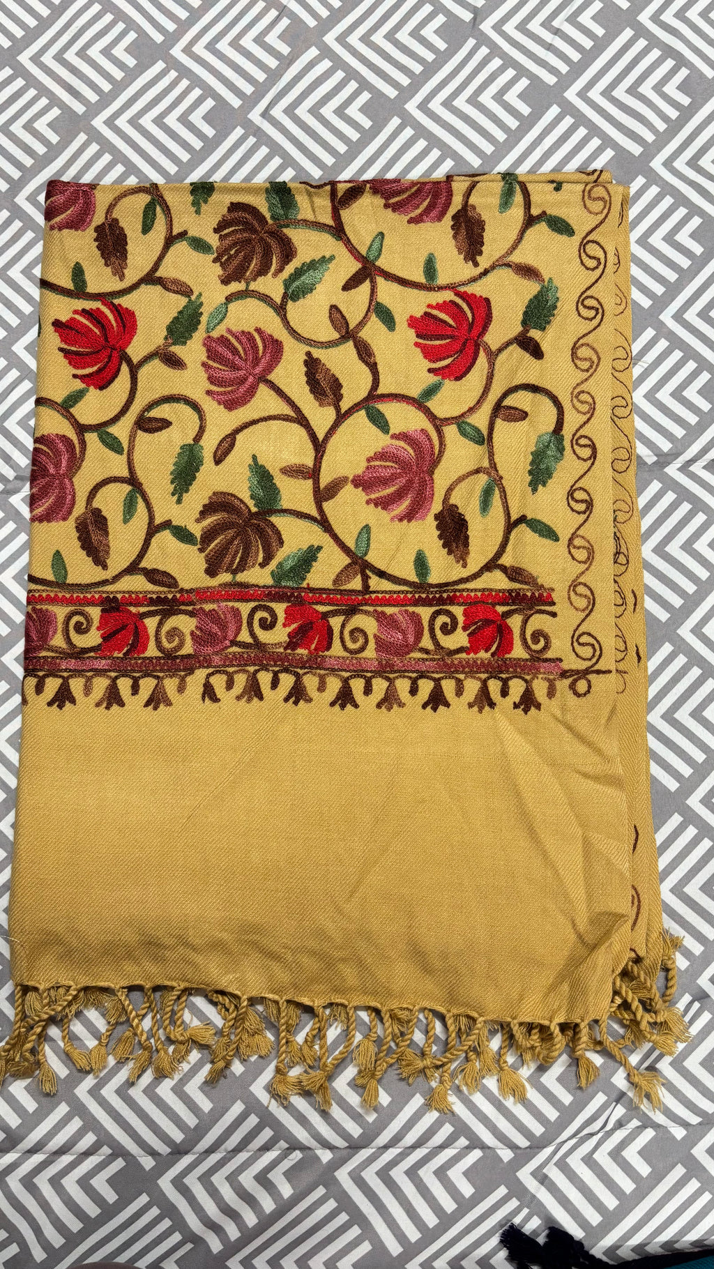 100% Kashmiri Shawl With Heart Shape Floral Pattern