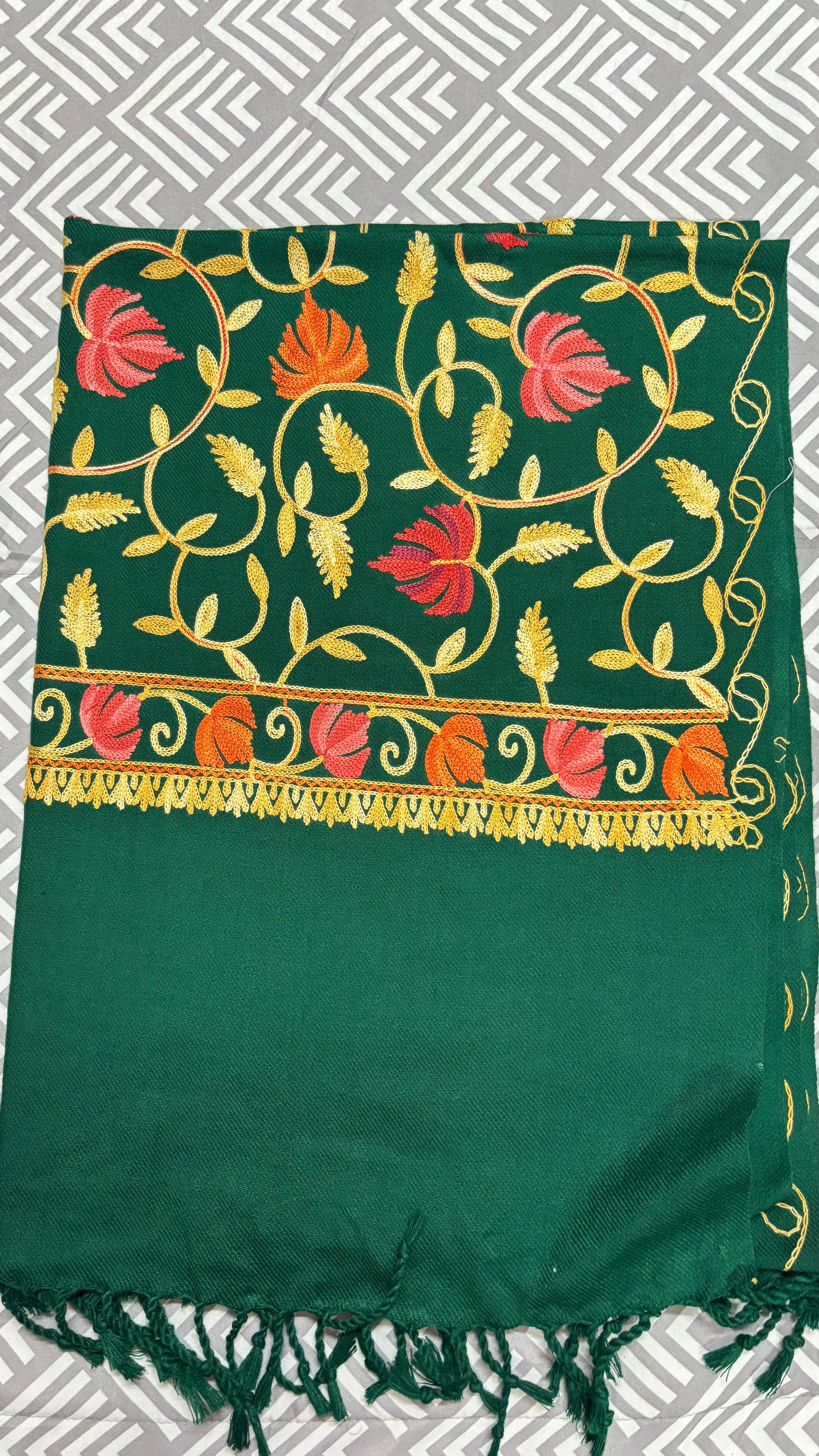 100% Kashmiri Shawl With Heart Shape Floral Pattern