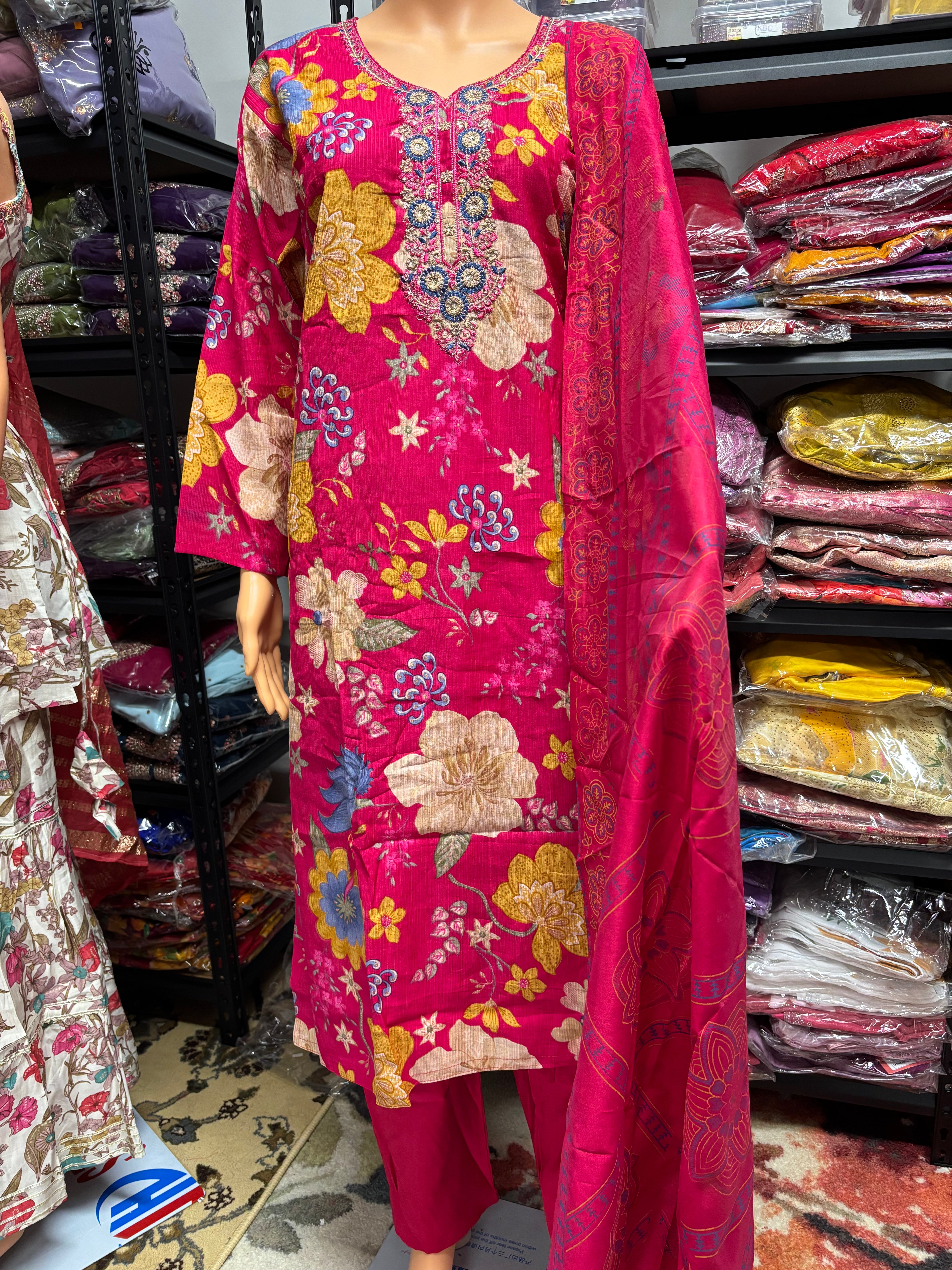 Womens Straight Kurtha Sets with floral graphic Design
