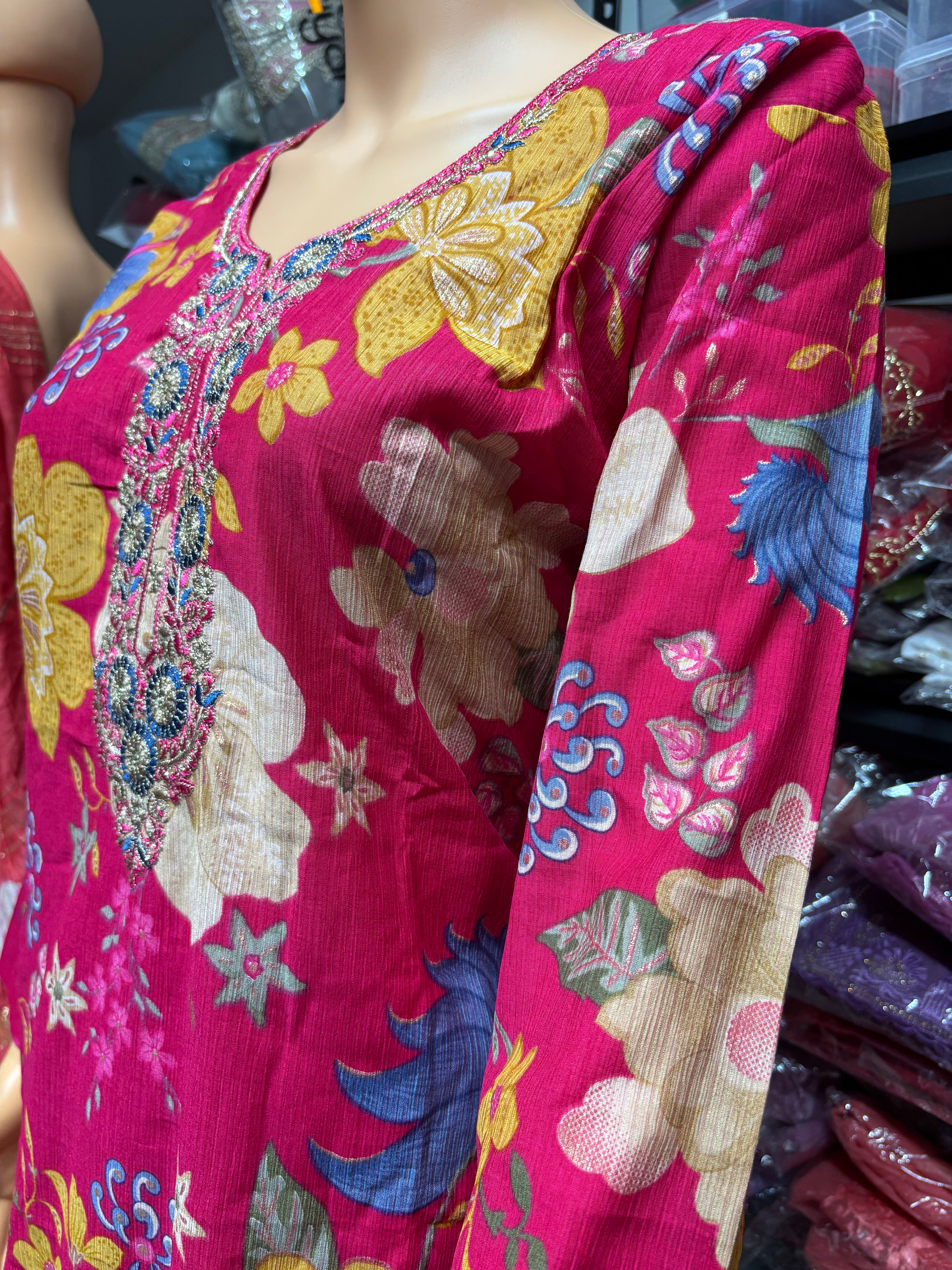 Womens Straight Kurtha Sets with floral graphic Design